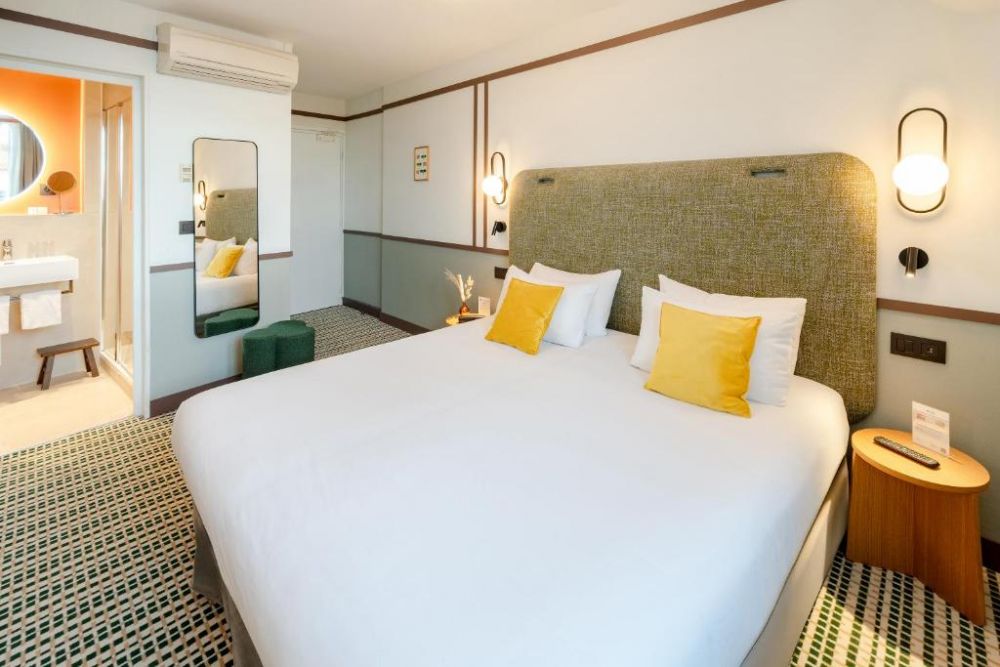 Superior king room
